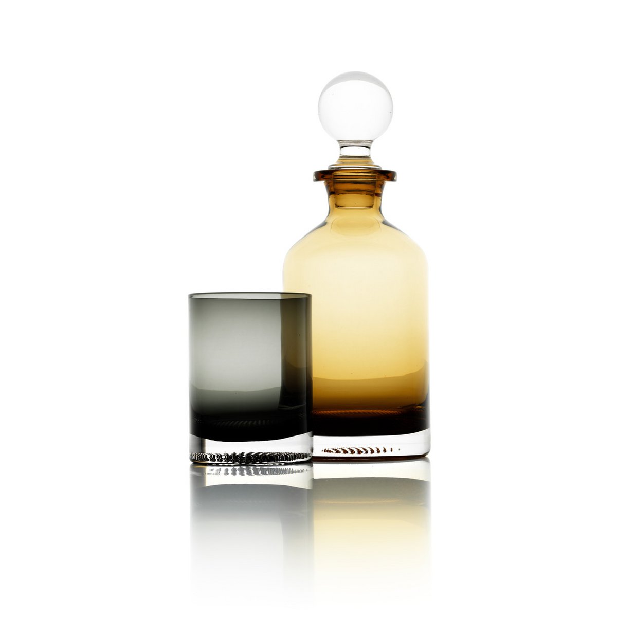 The Dot Decanter Carafe – meripihkanvärinen lasikarahvi