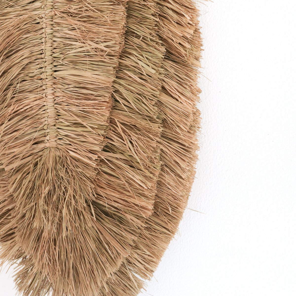 Tipin raffia-seinäkoriste 50 × 32 cm – Soeji
