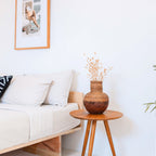 Käsintehty Kamari-maljakko – rottinkia ja puuta