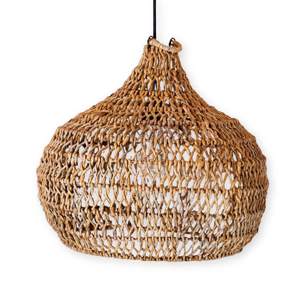 Soeji Seseh – käsintehty banaanikuituinen lampunvarjostin 45 × 39 cm