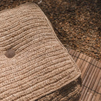 Soeji Padar – käsintehty raffia-pouf 55 × 55 cm