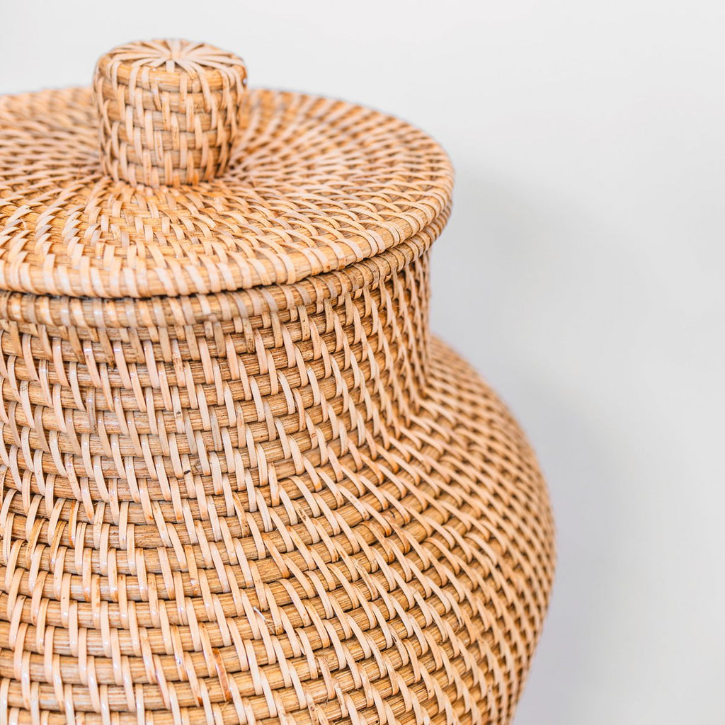 Soeji Kidung – käsintehty rottinkimaljakko 56 cm