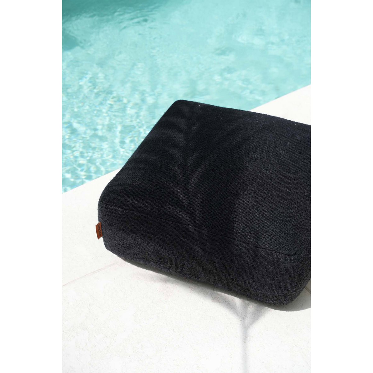 The Comfy Pouffe – musta puuvillainen rahi