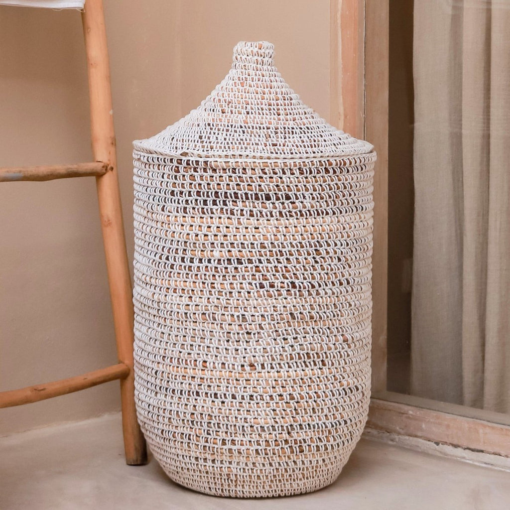 KAJA, käsintehty säilytyskori kannella – banaanikuitua, 57 × 40 cm