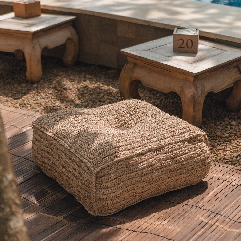 Soeji Padar – käsintehty raffia-pouf 55 × 55 cm